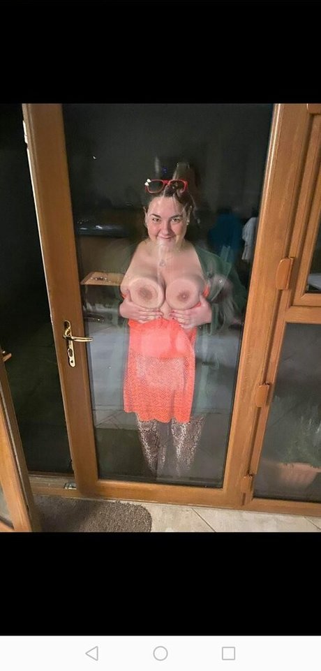 Naakte gelekte OnlyFans-foto van Tina Clenaghan New Walk