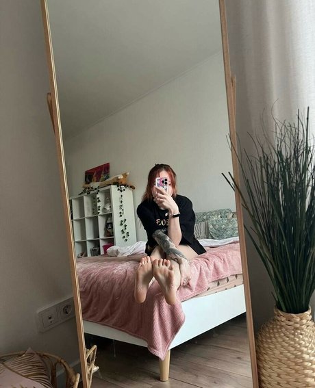 Naakte gelekte OnlyFans-foto van Denly Denlyasha