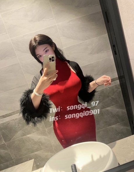 Naakte gelekte OnlyFans-foto van Songqi 97