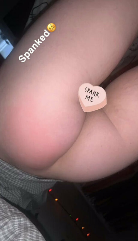 Naakte gelekte OnlyFans-foto van Auraflowersfree