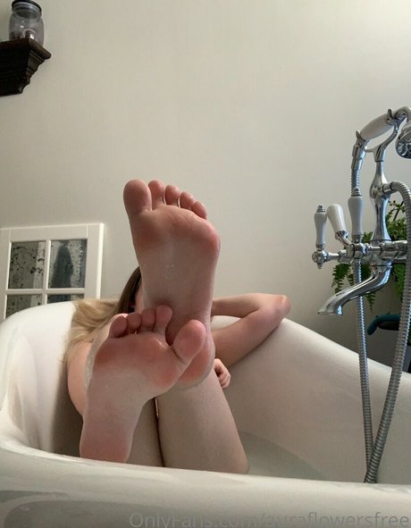 Naakte gelekte OnlyFans-foto van Auraflowersfree