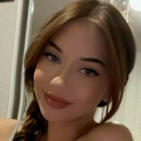Naakte gelekte OnlyFans-foto van Emilyycheek