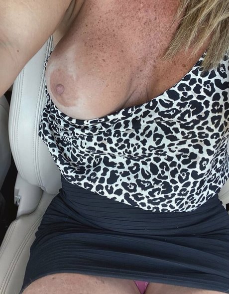 Naakte gelekte OnlyFans-foto van Nina Fernandez