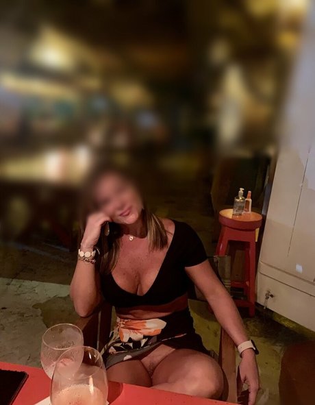 Naakte gelekte OnlyFans-foto van Nina Fernandez
