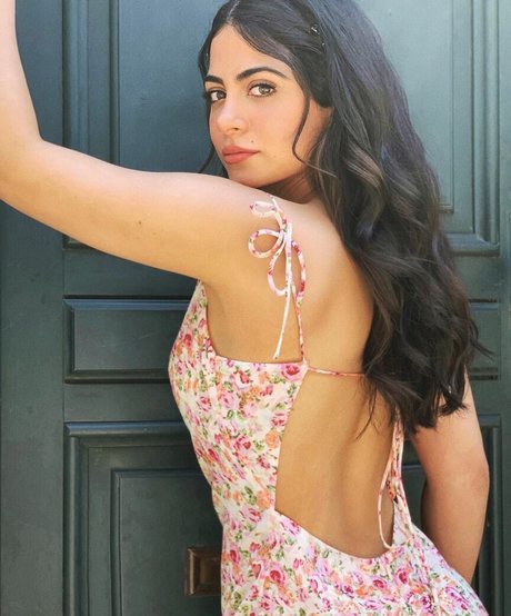 Naakte gelekte OnlyFans-foto van Emeraude Toubia