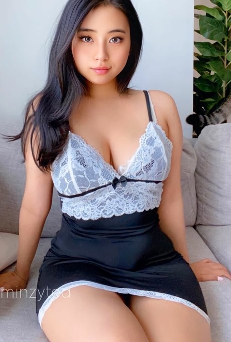 Naakte gelekte OnlyFans-foto van Minzytea