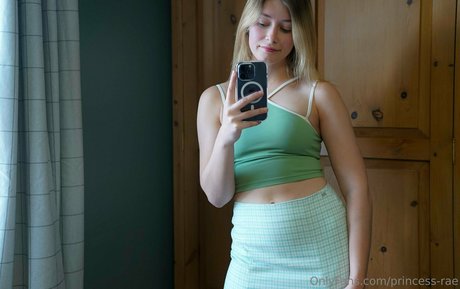 Naakte gelekte OnlyFans-foto van Princessrae