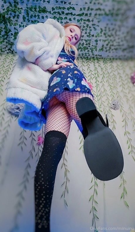 Naakte gelekte OnlyFans-foto van Miinuinu