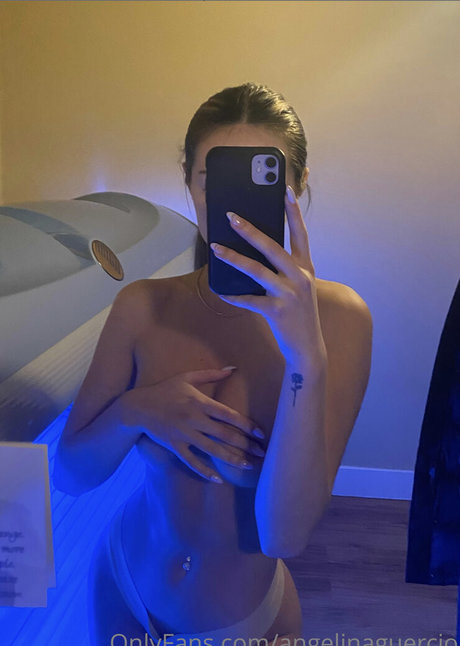 Naakte gelekte OnlyFans-foto van Angelina Guercio