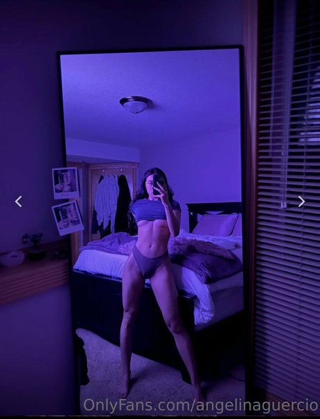 Naakte gelekte OnlyFans-foto van Angelina Guercio