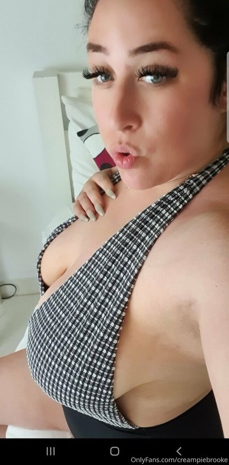 Naakte gelekte OnlyFans-foto van Creammyholes