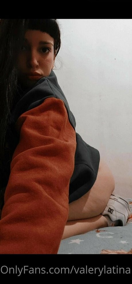 Naakte gelekte OnlyFans-foto van Vallatina