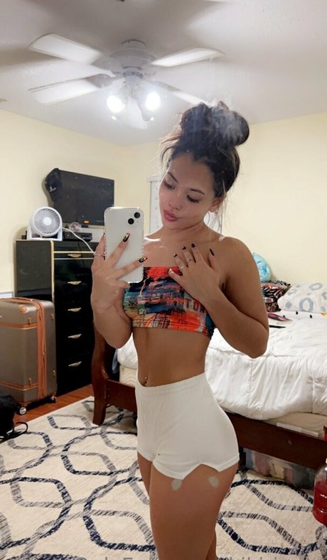 Naakte gelekte OnlyFans-foto van Kikirivers