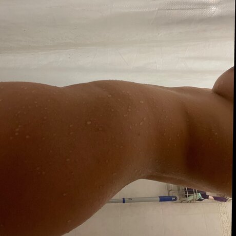 Naakte gelekte OnlyFans-foto van Kitty Cat