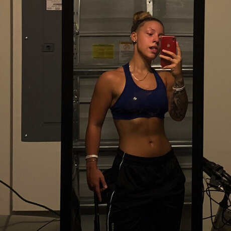 Naakte gelekte OnlyFans-foto van Guapa