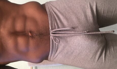 Naakte gelekte OnlyFans-foto van Eazy