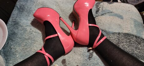 Naakte gelekte OnlyFans-foto van Skater Rebecca