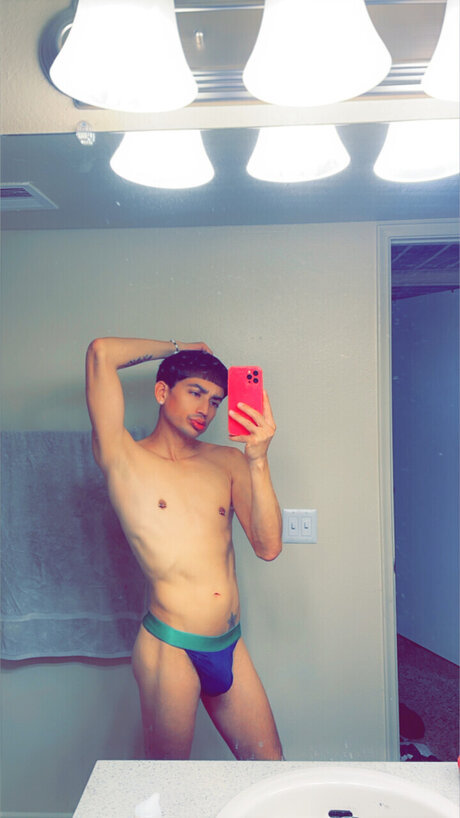 Naakte gelekte OnlyFans-foto van Ulises