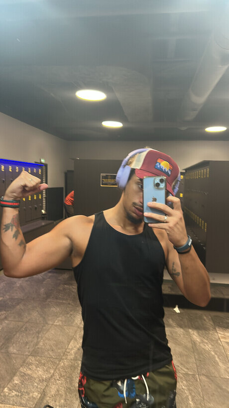 Naakte gelekte OnlyFans-foto van Andy Ricci