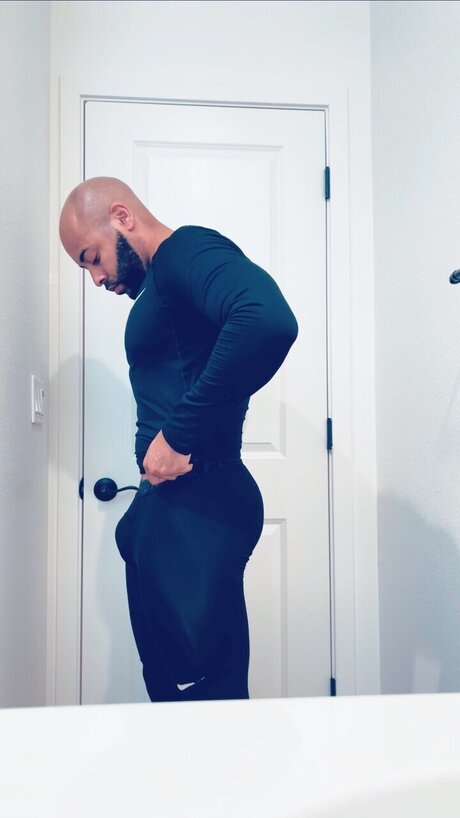 Naakte gelekte OnlyFans-foto van Nathan