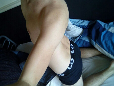 Naakte gelekte OnlyFans-foto van Subtwinktom