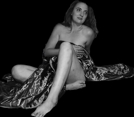 Naakte gelekte OnlyFans-foto van Ginger Linn