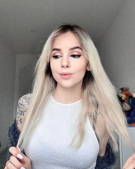 Naakte gelekte OnlyFans-foto van Lindsey