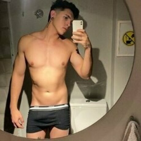 Naakte gelekte OnlyFans-foto van Allan Milani