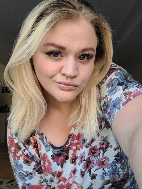 Naakte gelekte OnlyFans-foto van Pearl Nova