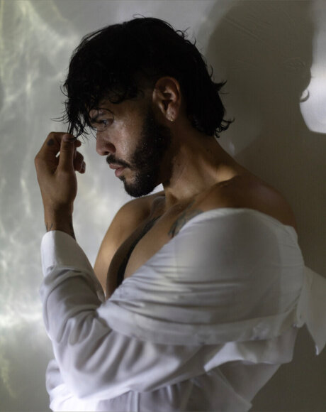 Naakte gelekte OnlyFans-foto van Carlos Angelkeen De Plasticina