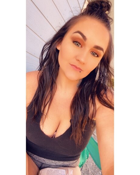 Naakte gelekte OnlyFans-foto van Stonielove