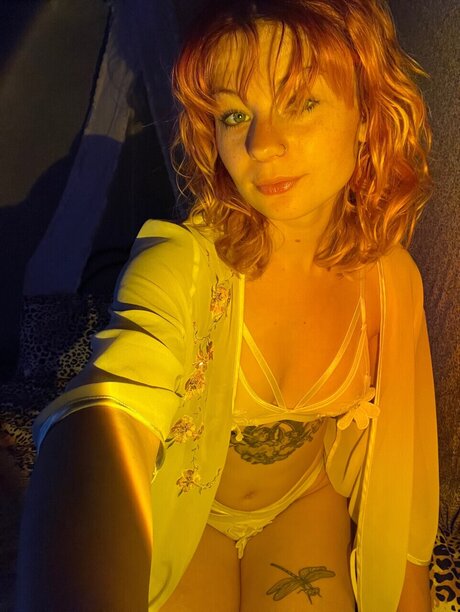 Naakte gelekte OnlyFans-foto van Pink