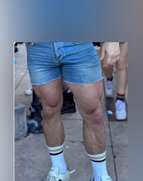 Naakte gelekte OnlyFans-foto van Rainer Escorter