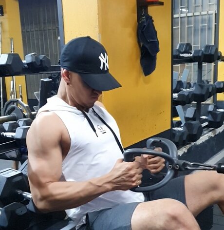 Naakte gelekte OnlyFans-foto van Ivan Alejandro