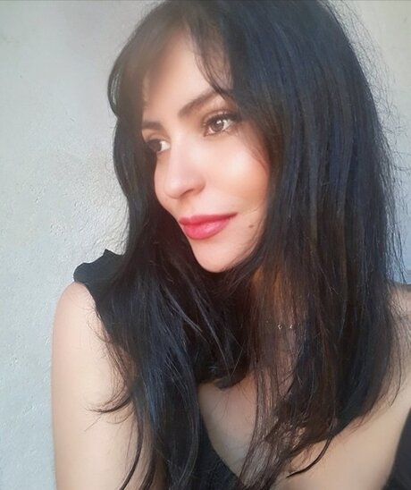 Naakte gelekte OnlyFans-foto van Lindainfinita