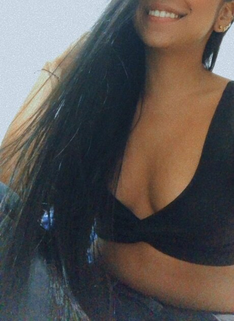 Naakte gelekte OnlyFans-foto van Isabel Cardona