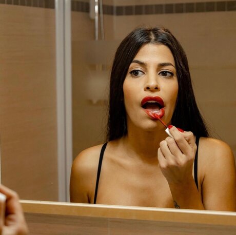 Naakte gelekte OnlyFans-foto van Latinakiss