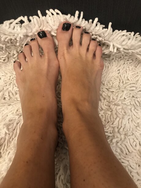 Naakte gelekte OnlyFans-foto van Feet Lovers
