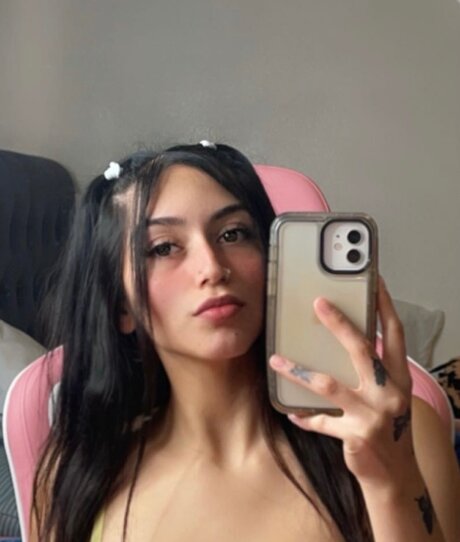 Naakte gelekte OnlyFans-foto van Scorpio Mamii