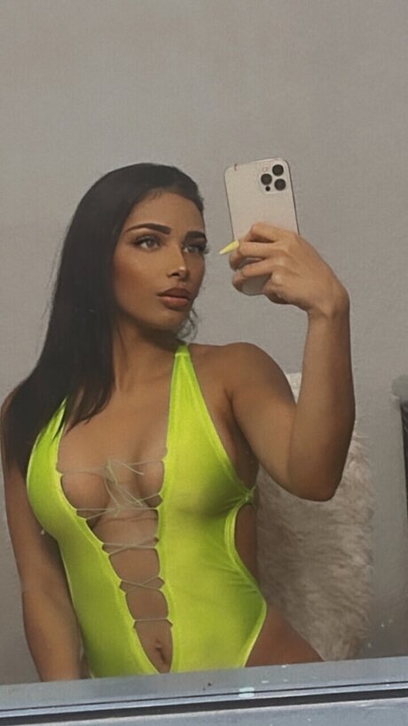 Naakte gelekte OnlyFans-foto van Phe 
