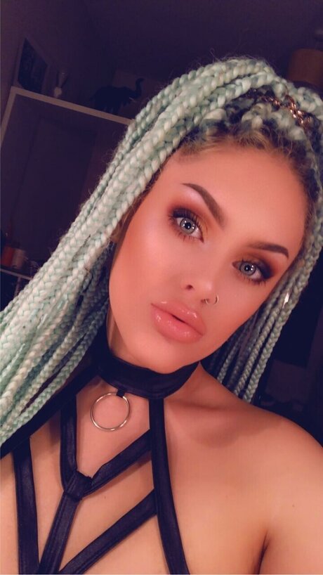 Naakte gelekte OnlyFans-foto van Zariah