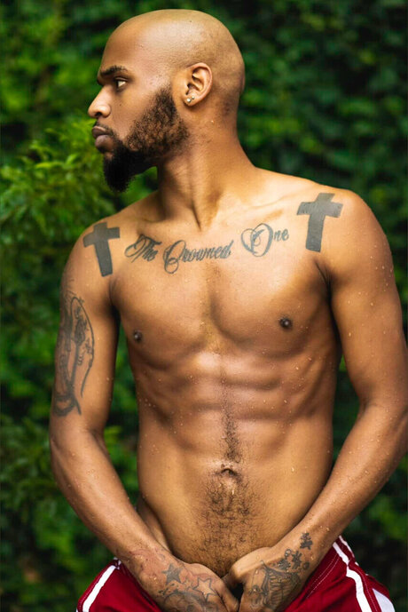 Naakte gelekte OnlyFans-foto van Sirroc Your World
