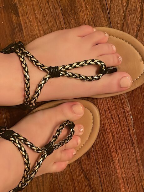 Naakte gelekte OnlyFans-foto van Delectablefeet