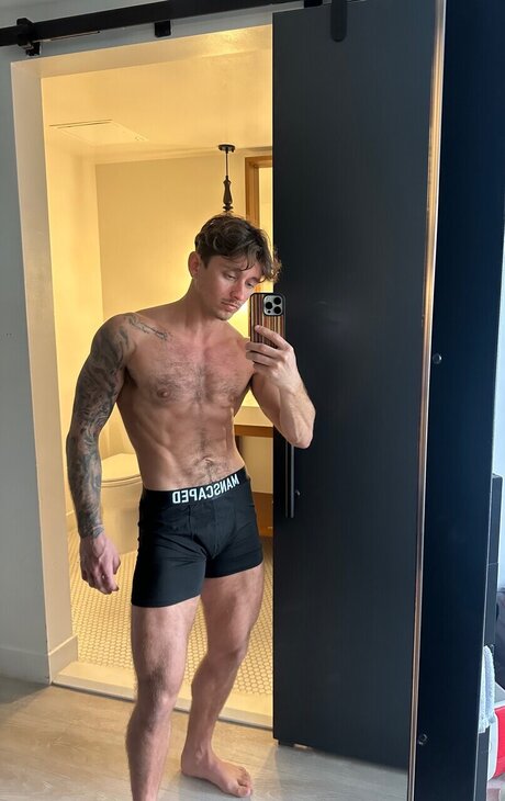 Naakte gelekte OnlyFans-foto van Max