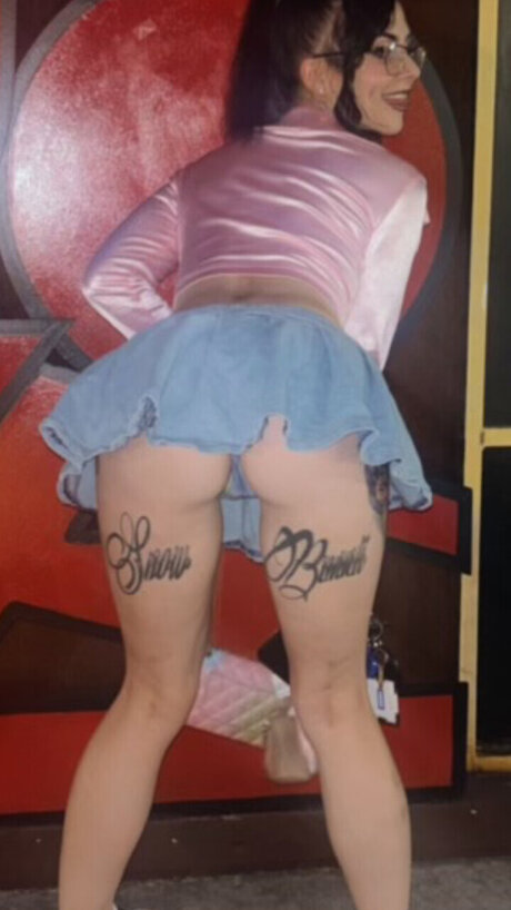 Naakte gelekte OnlyFans-foto van Lusciously Wet