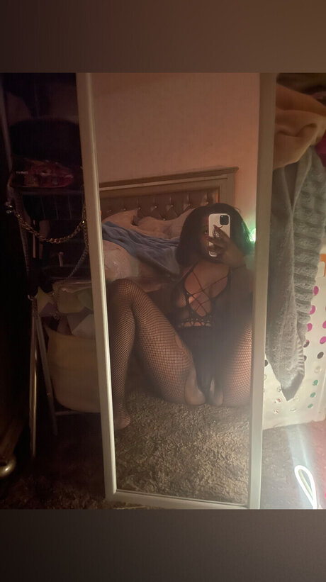 Naakte gelekte OnlyFans-foto van Juicy