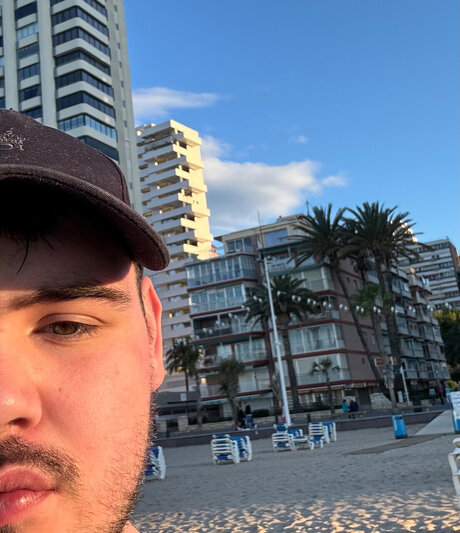 Naakte gelekte OnlyFans-foto van Josh