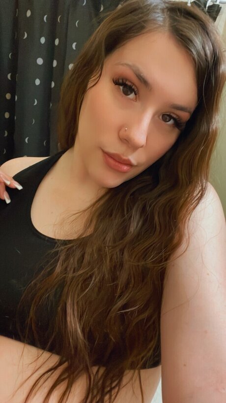 Naakte gelekte OnlyFans-foto van Leah Lavender