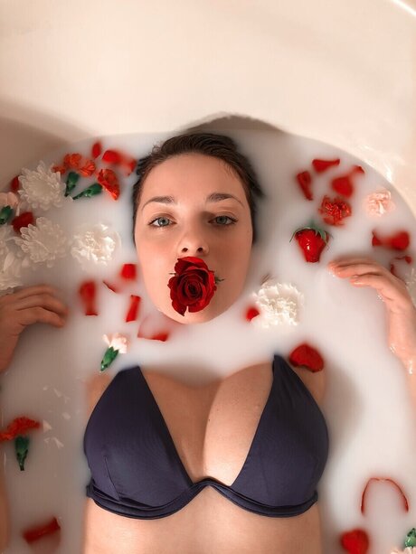 Naakte gelekte OnlyFans-foto van Belladonaluvv