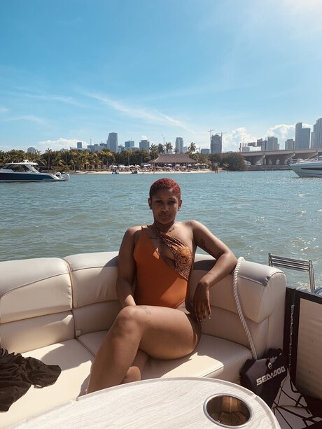 Naakte gelekte OnlyFans-foto van Sweetz
